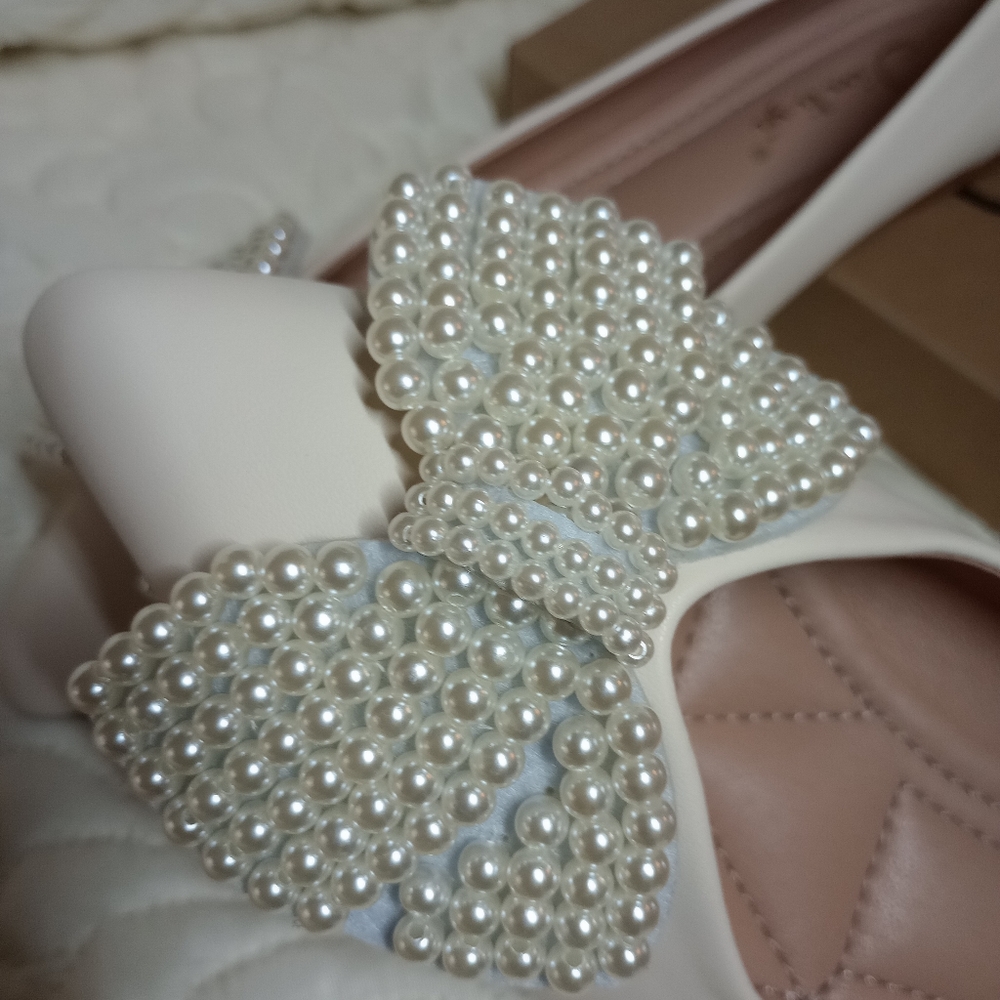 Ladies Pearl-bowed Faux Leather Flats